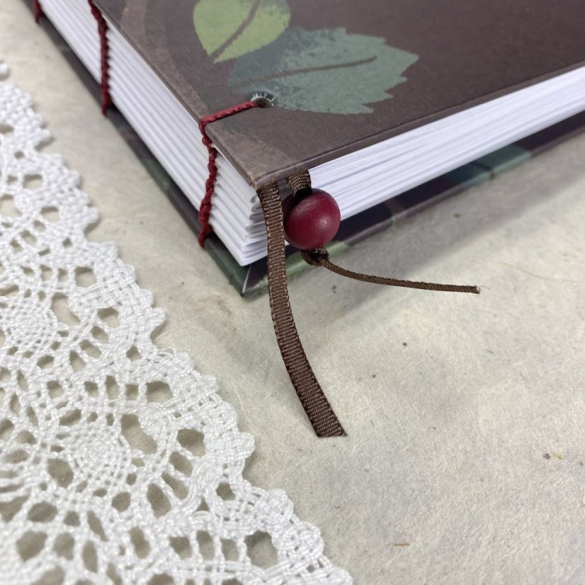 Tečkovaný zápisník hnědý s jablkem