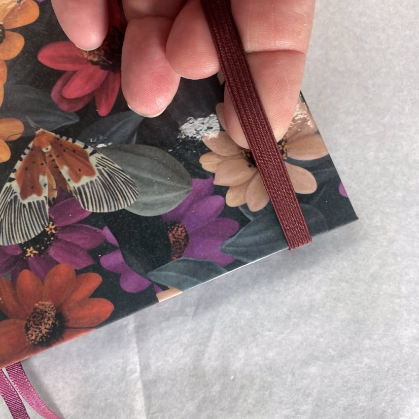 Cestovatelský tečkovaný zápisník s cíniemi