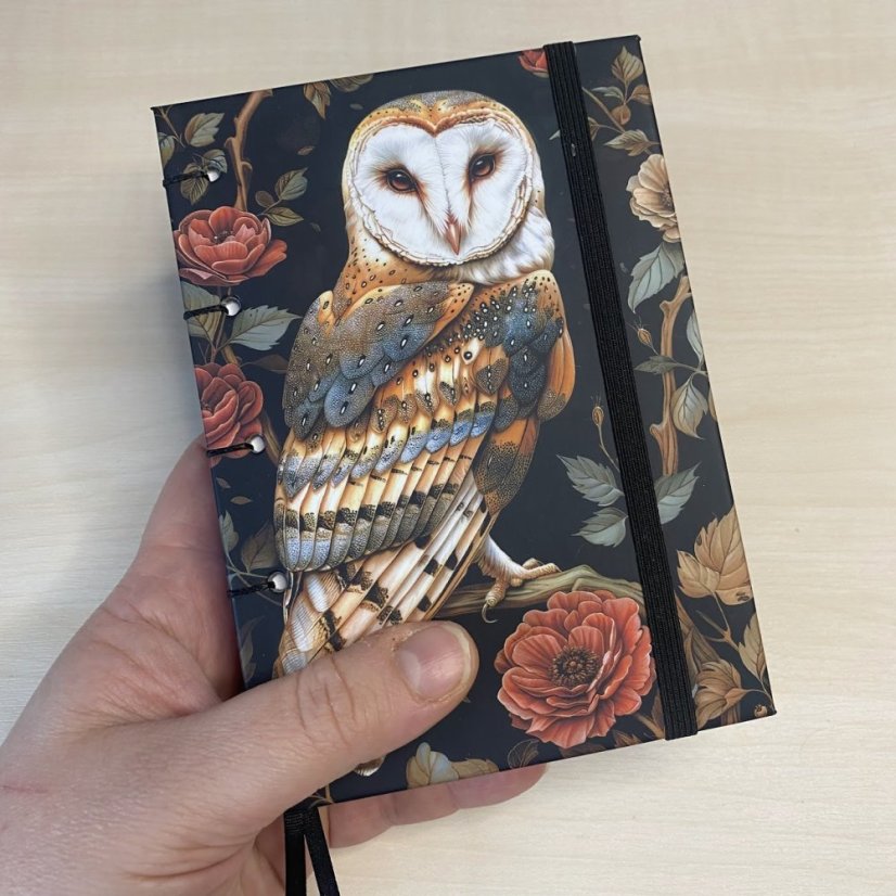 Tečkovaný zápisník A6 Sova pálená v růžích