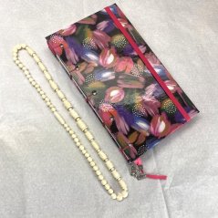 Cestovatelský tečkovaný zápisník s okvětními lístky