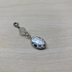 Přívěsek se stříbrnými puníky