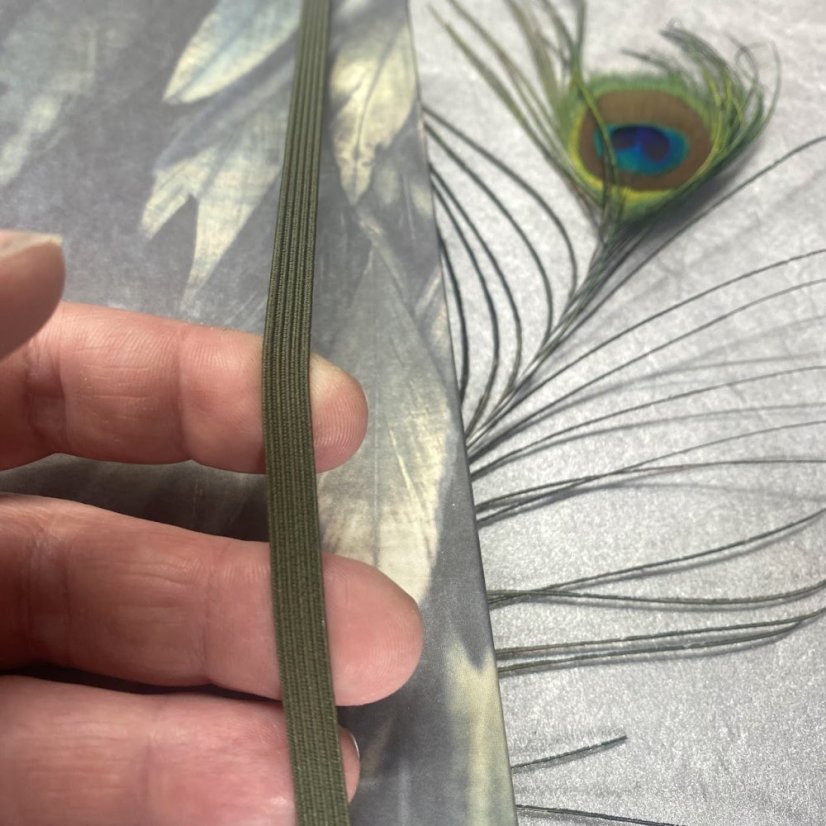 Tečkovaný zápisník Secret garden s peřím