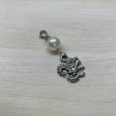 Přívěsek s drakem a jeho perlou
