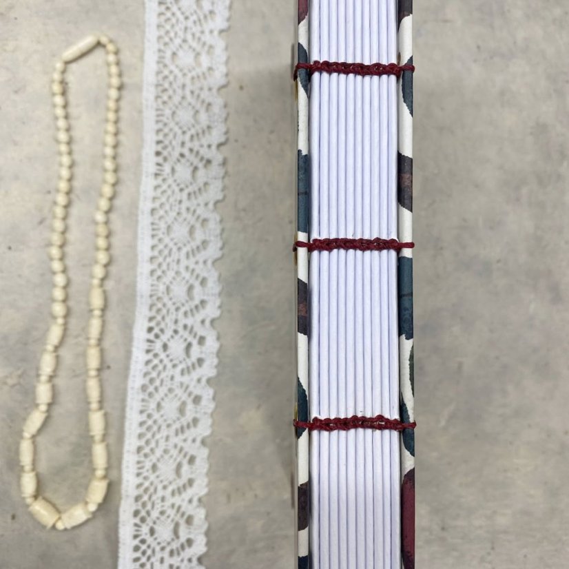 Tečkovaný zápisník smetanový s jablkem