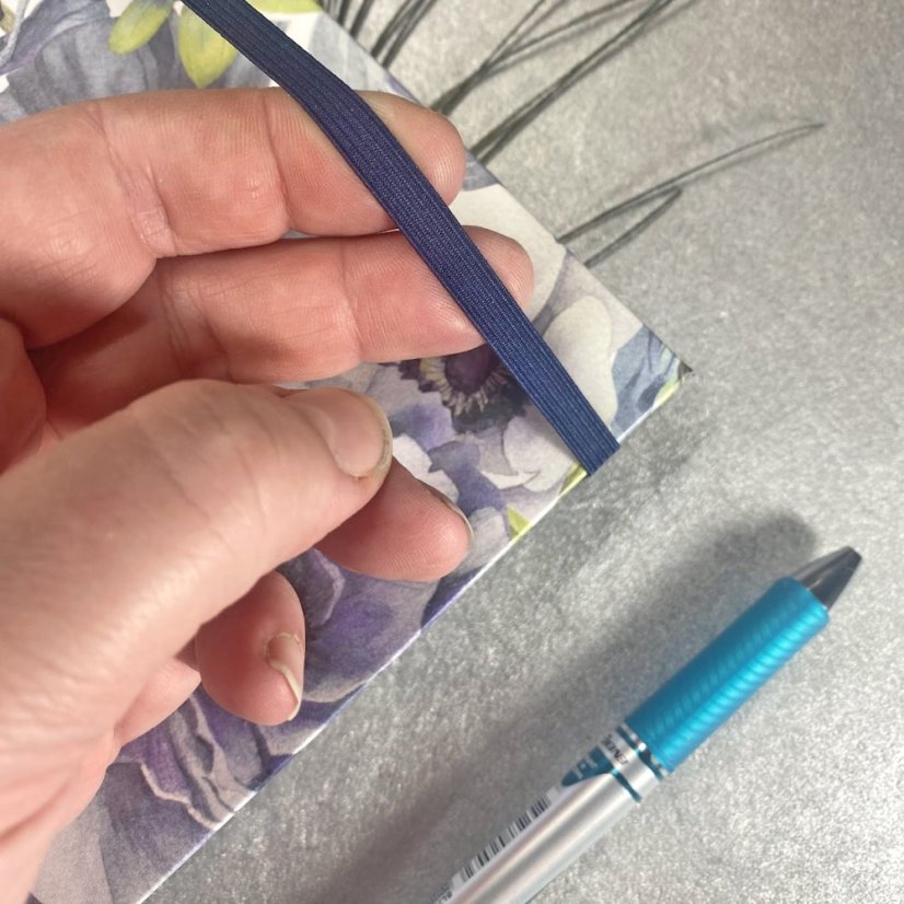 Tečkovaný zápisník Secret garden s květy