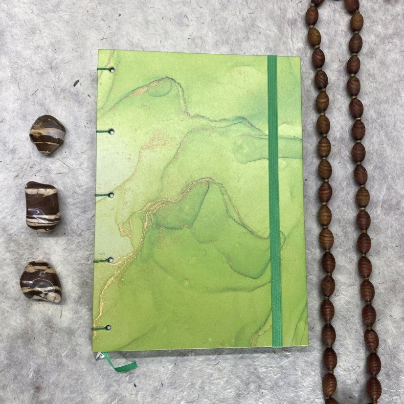 Tečkovaný zápisník A5  Green drops No.2