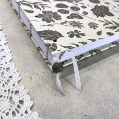 Tečkovaný zápisník šedý s ptákem