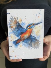 Tečkovaný zápisník A5: ledňáček v modrém