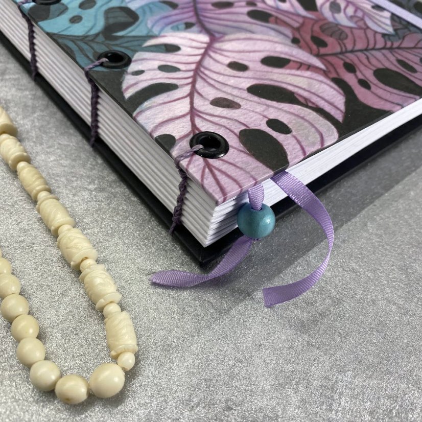 Tečkovaný zápisník Monstery