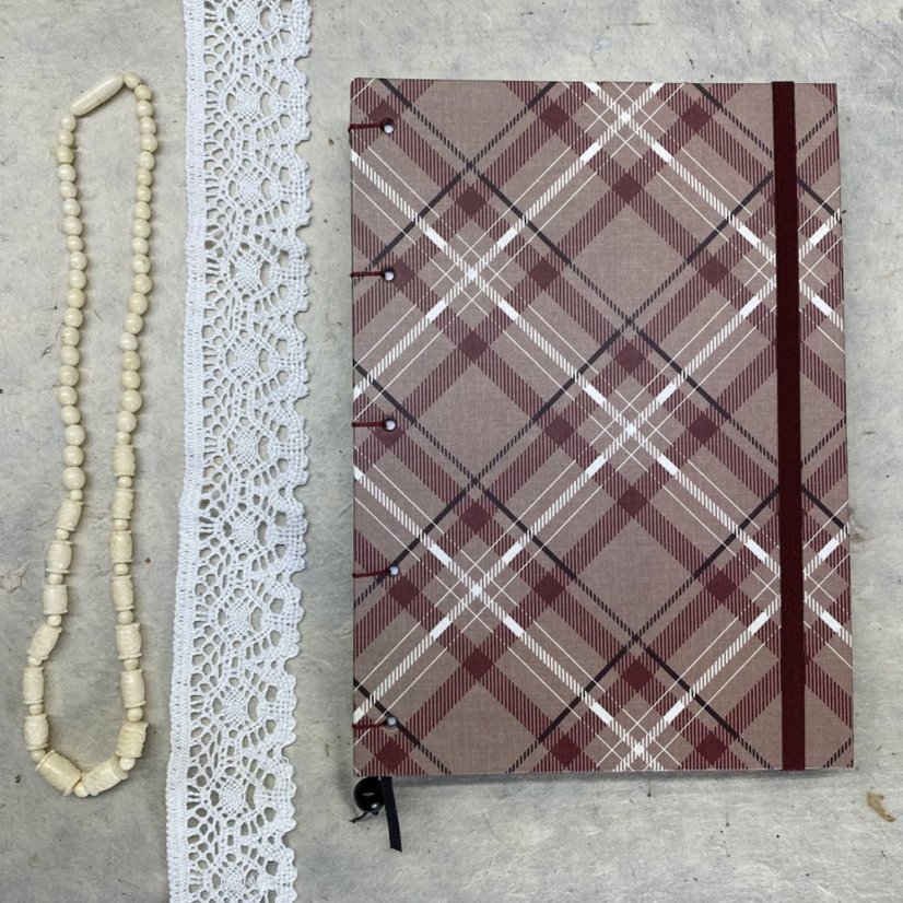 Tečkovaný zápisník hnědý tartan