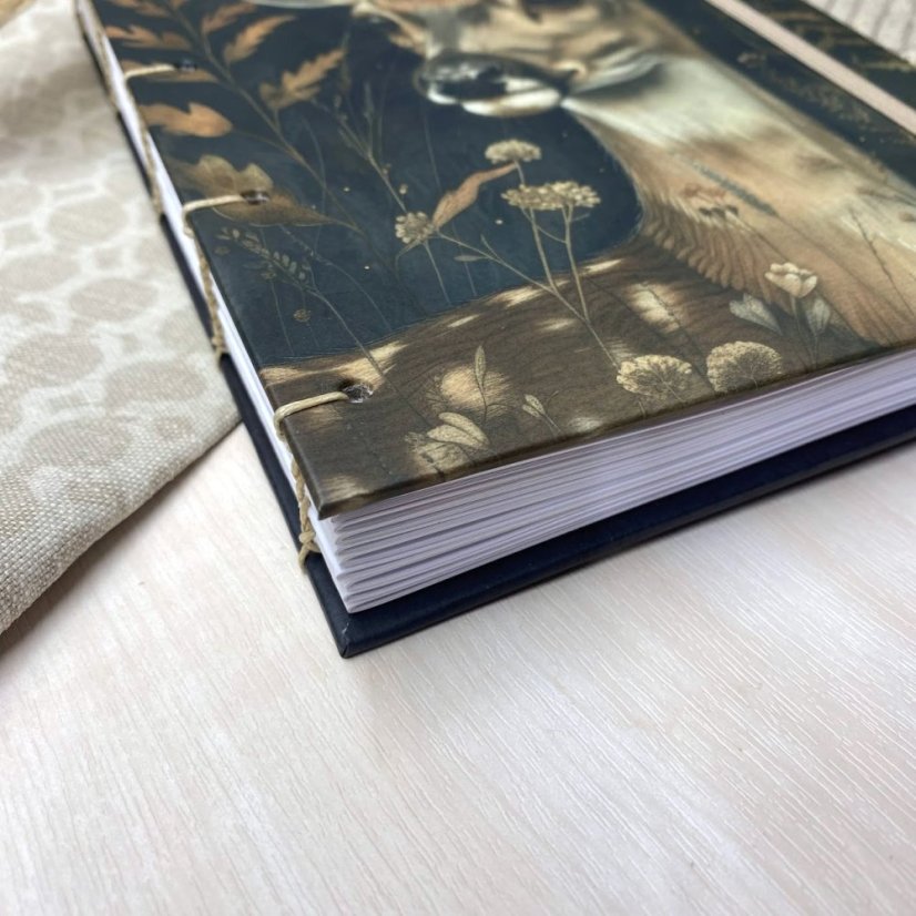 Tečkovaný zápisník A5: kolouch v trávě