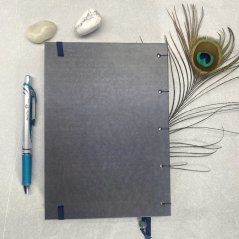 Tečkovaný zápisník Secret garden s modrými máky