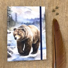 Tečkovaný zápisník Medvědí stezkou u jezera