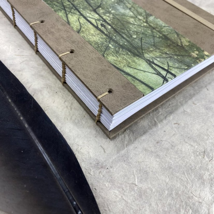 Tečkovaný zápisník Mezi listovím