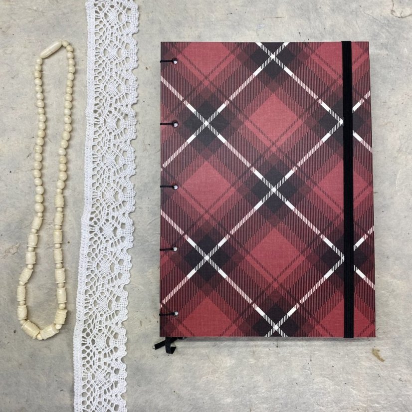 Tečkovaný zápisník červený tartan