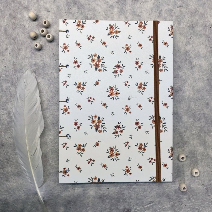 Tečkovaný zápisník s kytičkami