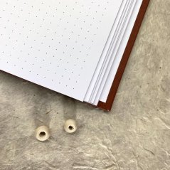 Tečkovaný zápisník s kytičkami