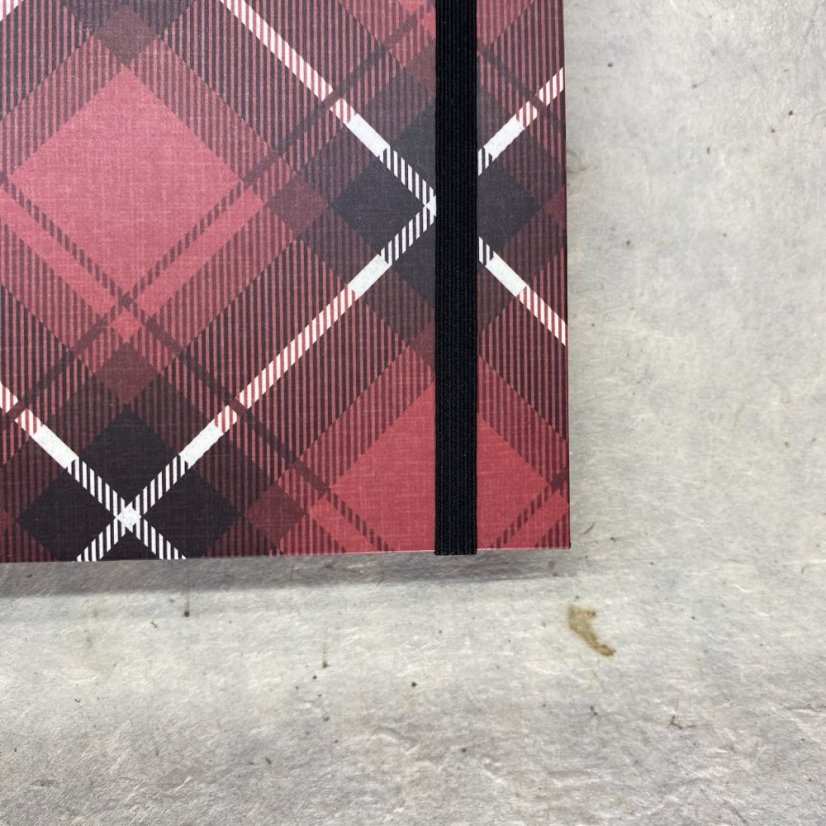 Tečkovaný zápisník červený tartan
