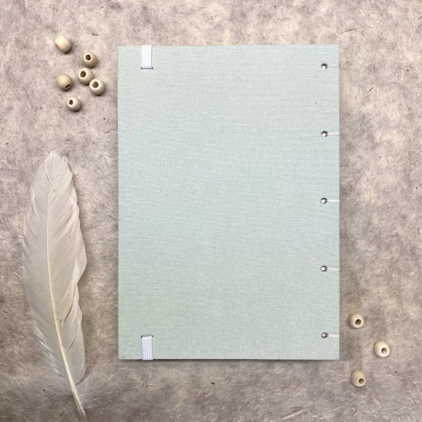 Tečkovaný zápisník s větvičkami