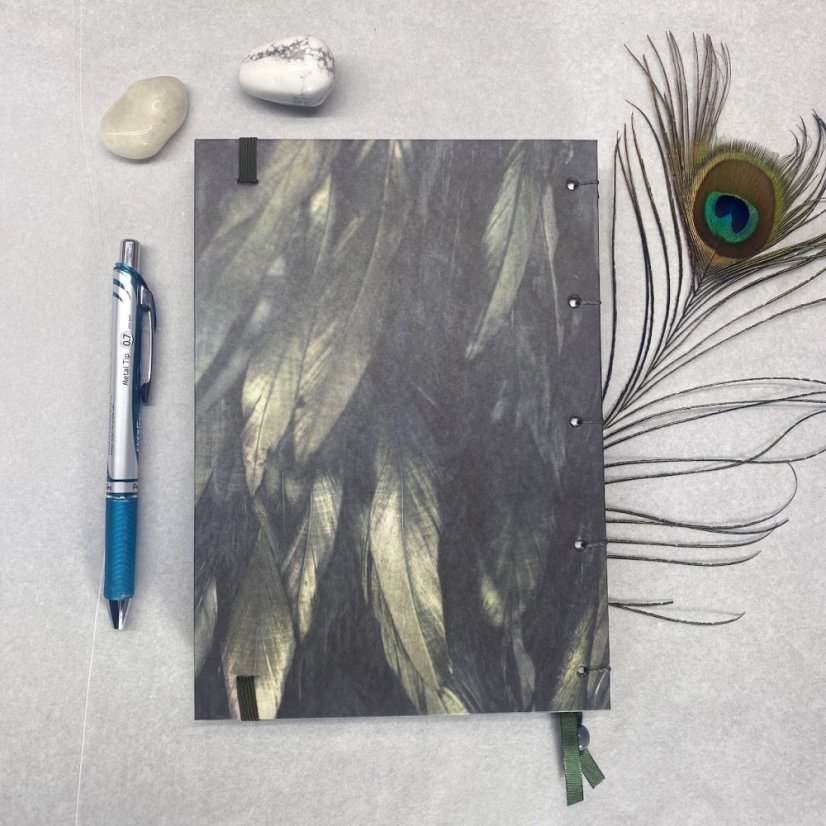 Tečkovaný zápisník Secret garden s peřím