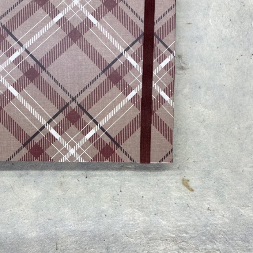 Tečkovaný zápisník hnědý tartan