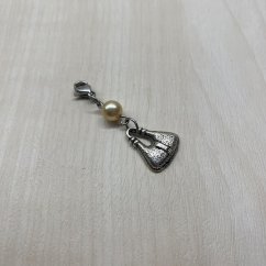 Přívěsek s kabelkou