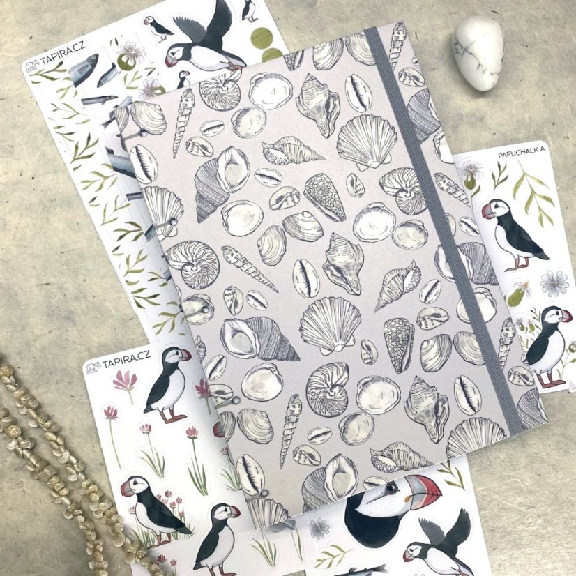 Tečkovaný zápisník s mušlemi + kolekce samolepek Papuchalk