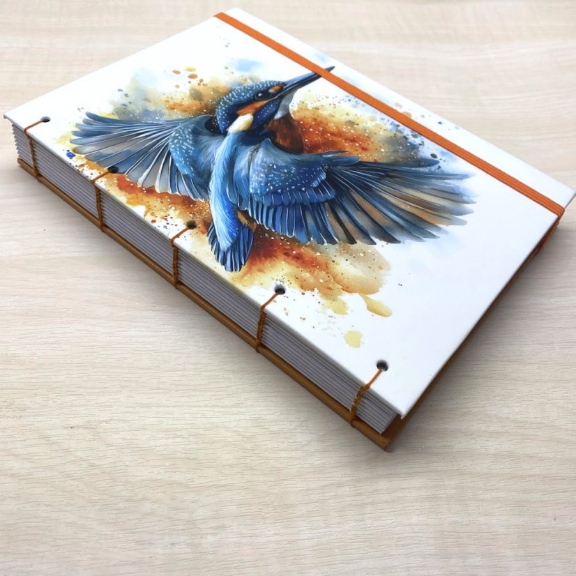 Tečkovaný zápisník A5: ledňáček v oranžovém s gumičkou