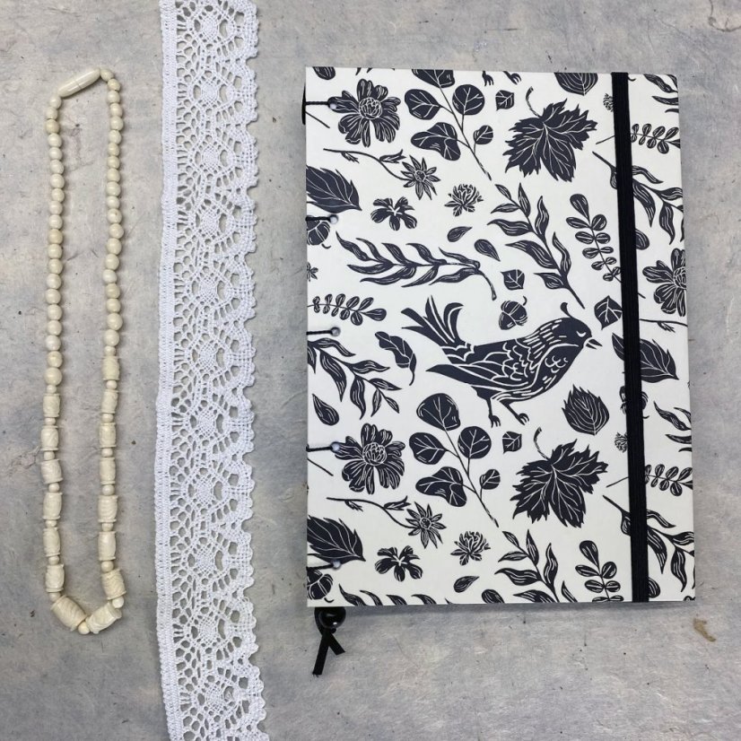 Tečkovaný zápisník černý s ptákem