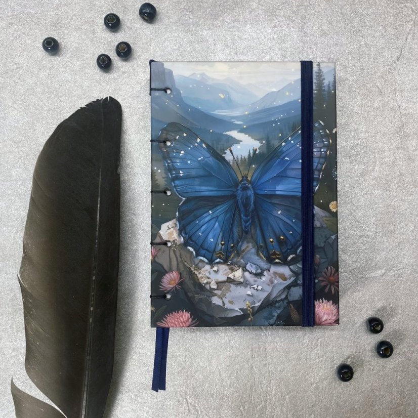 Tečkovaný zápisník A6 Modrásek v horách