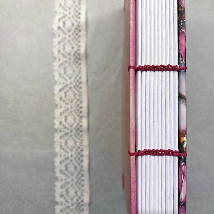 Tečkovaný zápisník s třapatkami