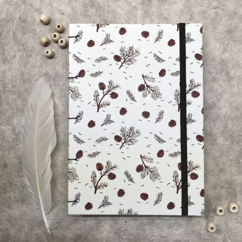 Tečkovaný zápisník s borovými šiškami