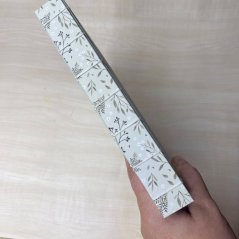 Little fawn: zelenkavý s větvičkami