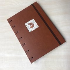 Little fawn: veverka v terakotě