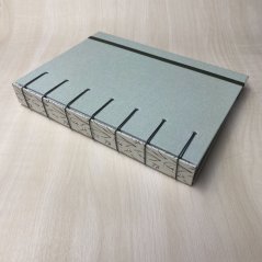 Little fawn: zelenkavý se sněženkami