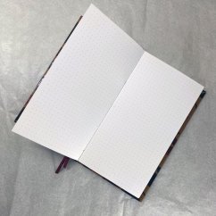 Cestovatelský tečkovaný zápisník s trojlístky