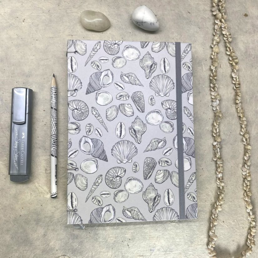 Tečkovaný zápisník s mušlemi + kolekce samolepek Papuchalk
