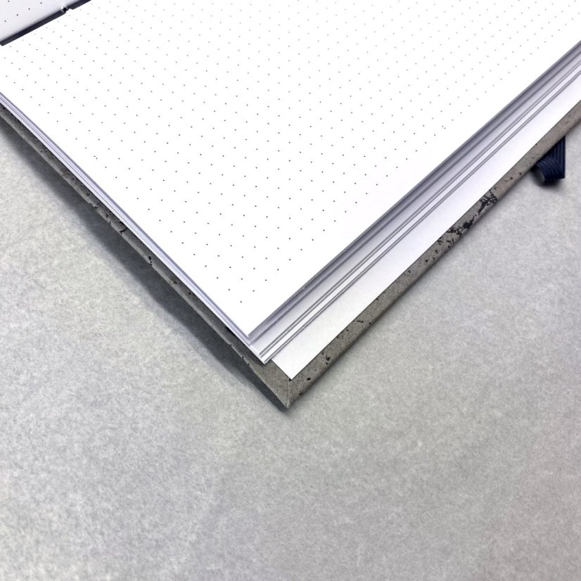 Tečkovaný zápisník beton s pevným hřbetem