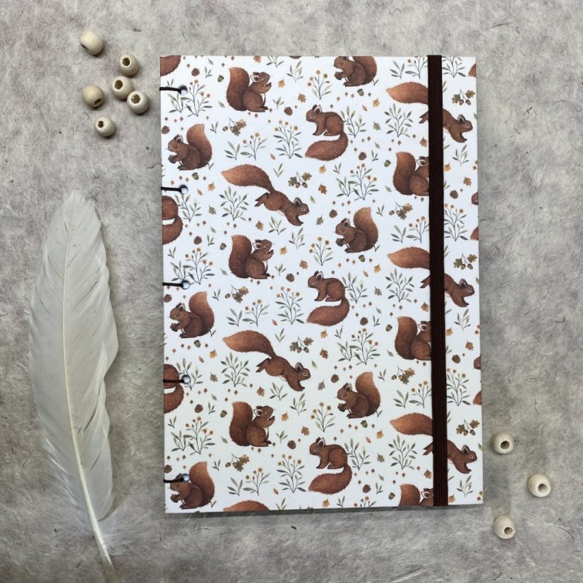 Tečkovaný zápisník s veverkami