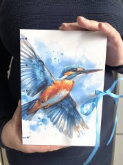 Tečkovaný deník A5: ledňáček na modré s mašlí