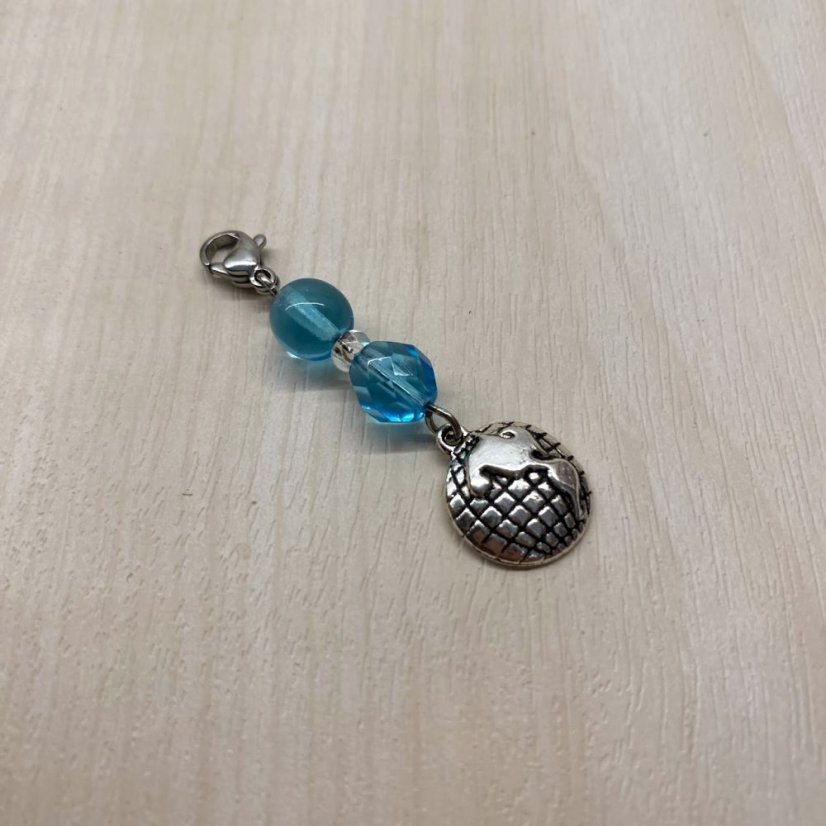 Přívěsek se zeměkoulí