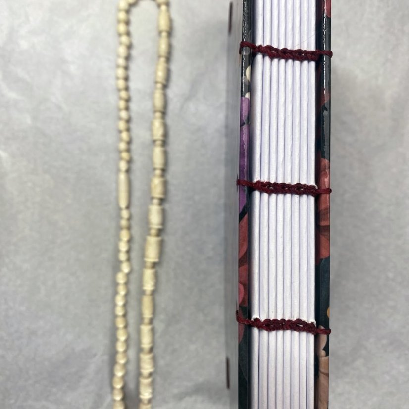 Cestovatelský tečkovaný zápisník s cíniemi