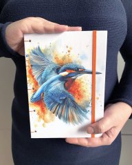 Tečkovaný zápisník A5: ledňáček v oranžovém s gumičkou