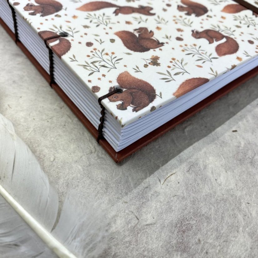 Tečkovaný zápisník s veverkami
